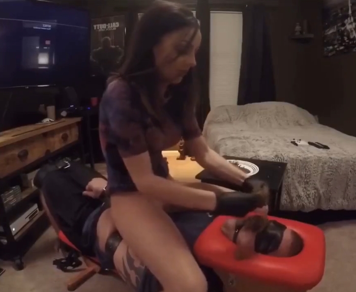 Toilet Slave is Forced to use Stop Word during Hardcore Scat Session